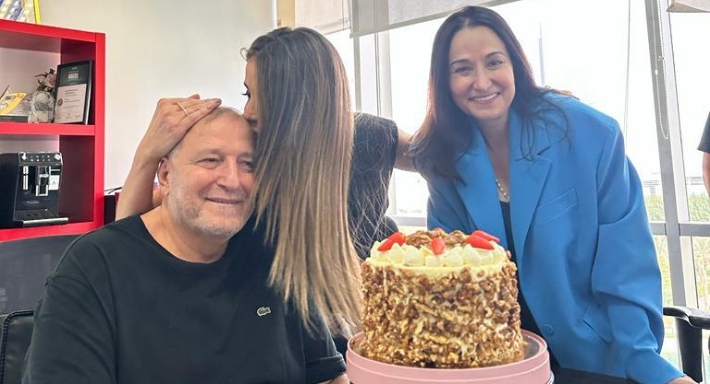 أنابيلا هلال مع عدنان الكاتب وزوجته