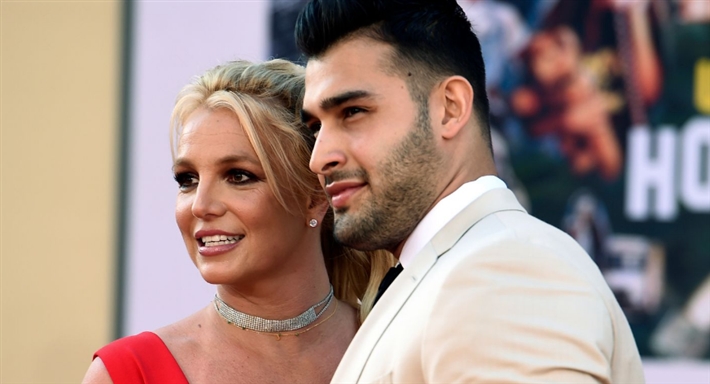 بريتني سبيرز وسام أصغري