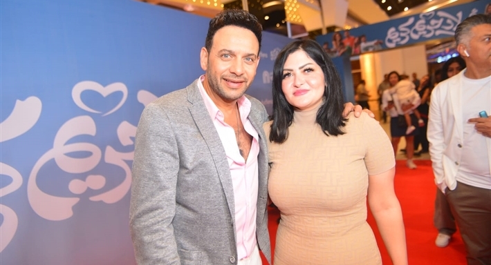 مصطفى قمر وزوجته