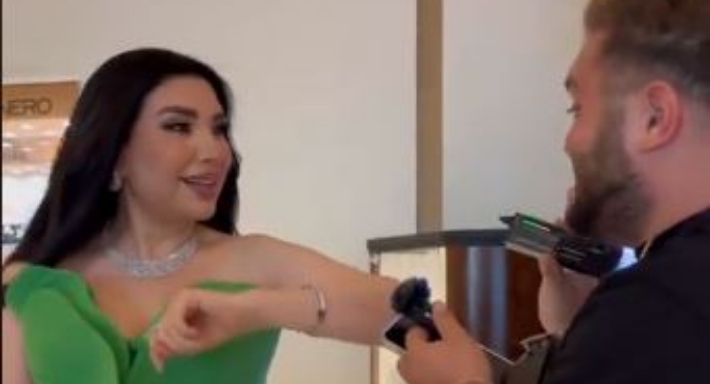 عبير صبري تخضع لكشف المجوهرات