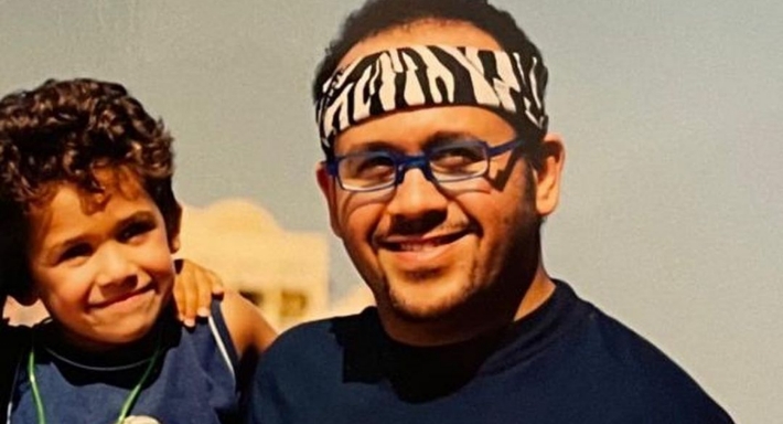 هشام عباس وابنه