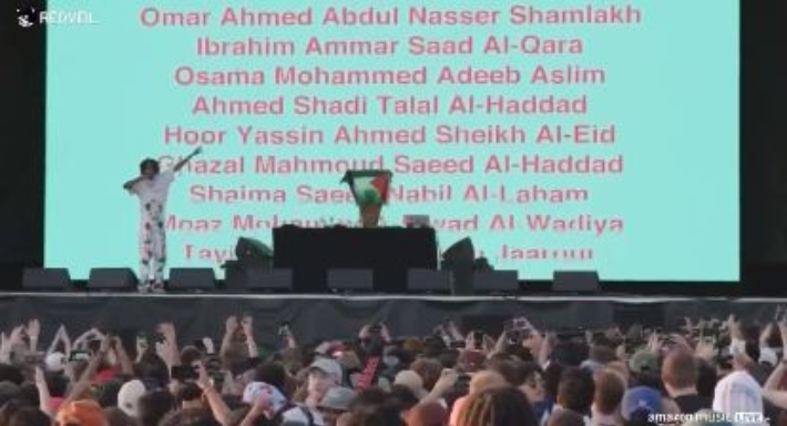 ريدفيل يتضامن مع فلسطين في حفله