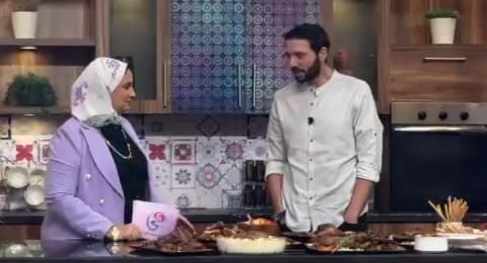 أحمد جمال سعيد ومقدمة البرنامج يارا أحمد