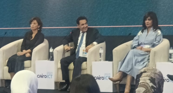 ساندرا نشأت وخيري رمضان
