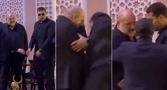 بكاء خالد الصاوي في عزاء طارق عبد العزيز