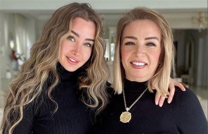 هنا الزاهد ووالدتها