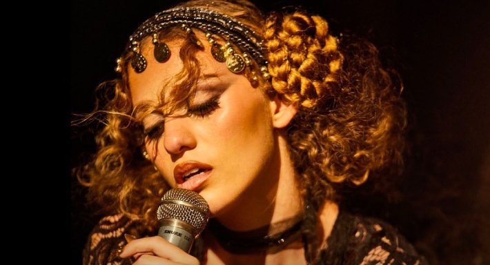 المغنية الفلسطينية التشيلية إليانا 