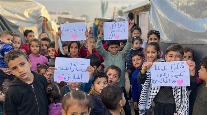 أطفال في مراكز الإيواء بغزة
