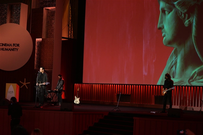 كايروكي على مسرح مهرجان الجونة 