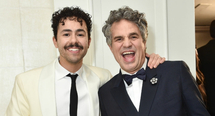 رد فعل مثير للجدل من رامي يوسف ومارك رافالو بعد فوزهما