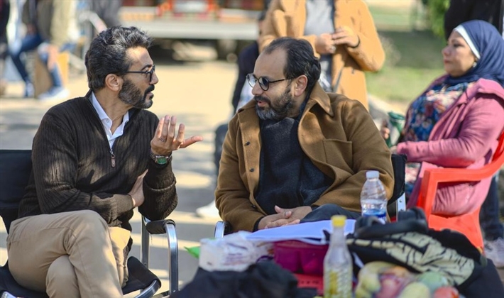 خالد النبوي في صورة من كواليس تصوير المسلسل