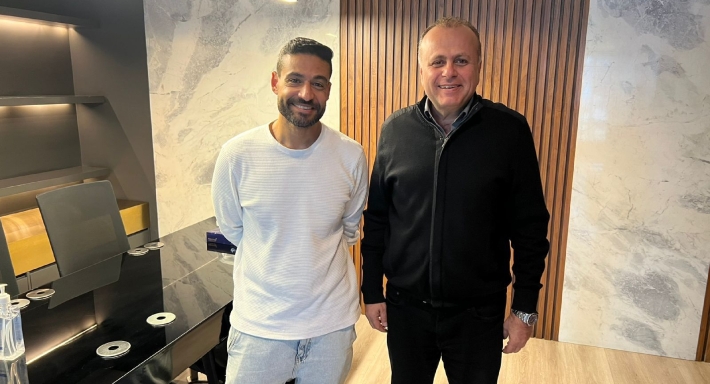 إسلام فوزي يتعاقد مع المتحدة