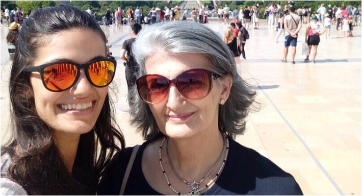 تارا عماد ووالدتها