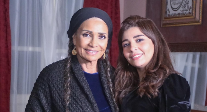 ندى ماهر مع سوسن بدر في كواليس مسلسل قلع الحجر
