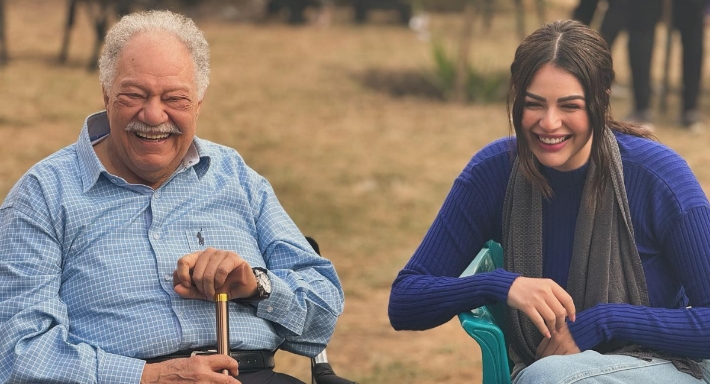 هنادي مهنا مع الفنان الكبير يحيى الفخراني في كواليس تصوير مسلسل عتبات البهجة