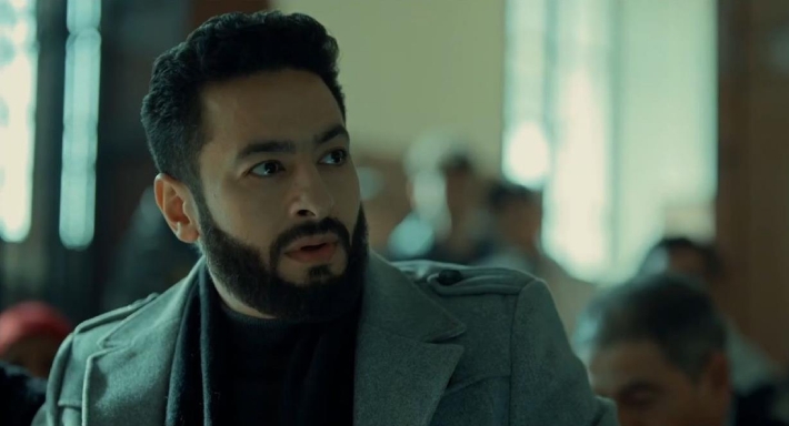 حمادة هلال في مشهد من المداح أسطورة العودة