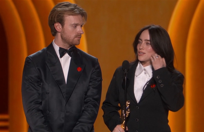 بيلي أيليش وفينياس