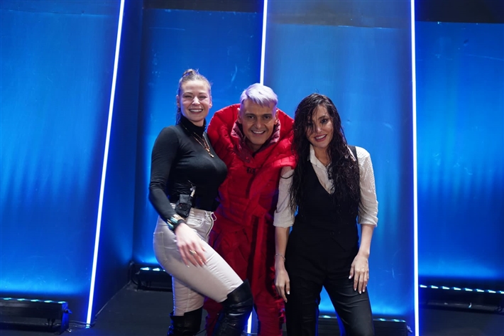 رامز جلال مع مرام علي وباميلا الكيك