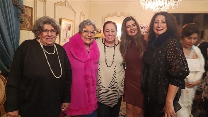 أسرة لسهير ترك مع أبناء فريد شوقي