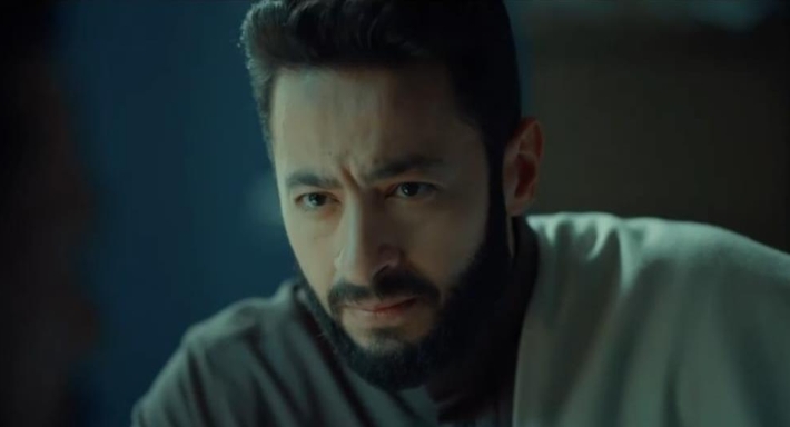 حمادة هلال في مشهد من المداح أسطورة العودة 