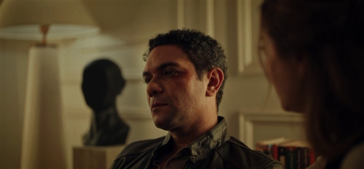 آسر ياسين وعائشة بن أحمد في بدون سابق إنذار