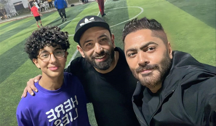 تامر حسني مع ابراهيم فايق وابنه ياسين