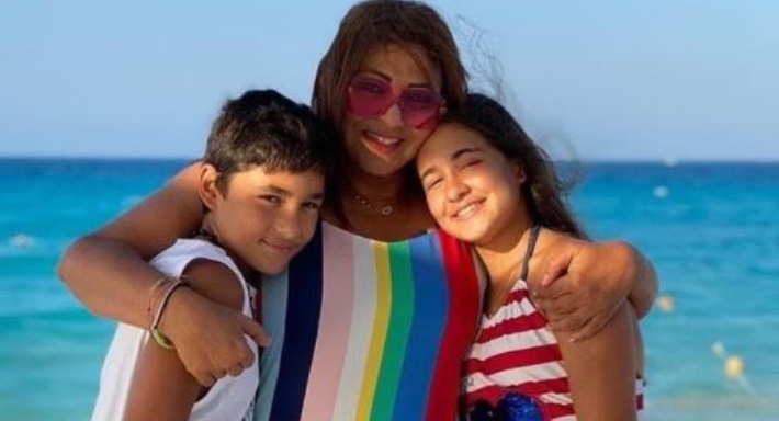 هالة صدقي وأولادها