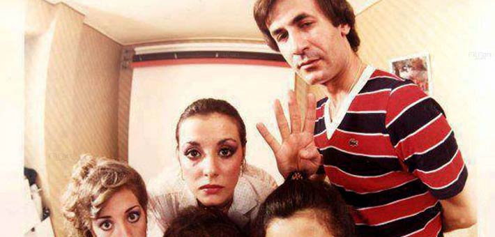 عزت أبو عوف مع شقيقاته الأربع وأقدم Selfie مصرية!