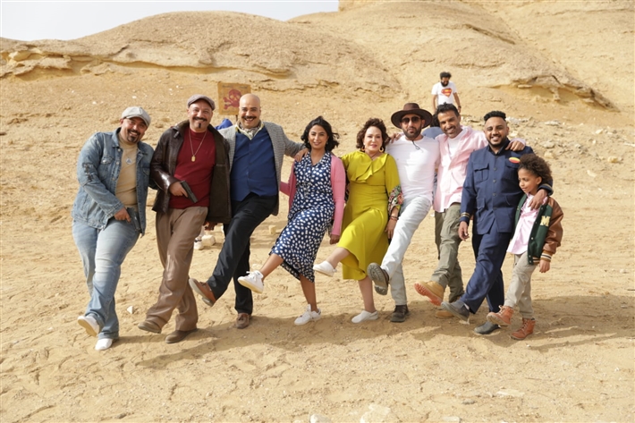 أحمد السقا ولبلبة وأحمد فهمي وحاتم صلاح وروبي وأوس أوس في كواليس تصوير فيلم &quot;عصابة المكس&quot;