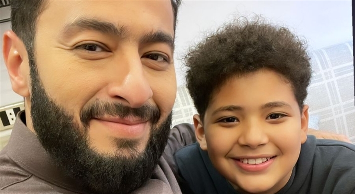 حمادة هلال وإبنه