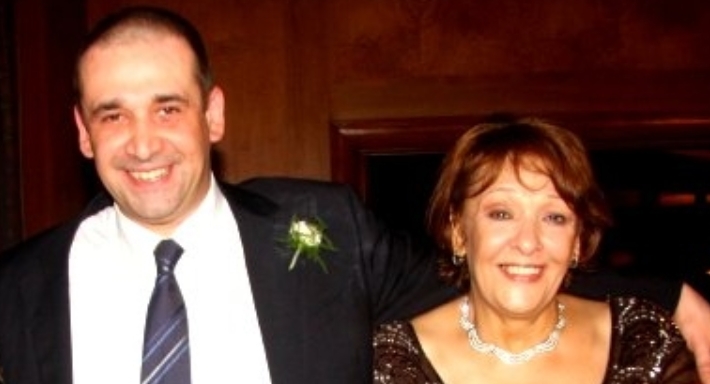 كريم عبد العزيز ووالدته