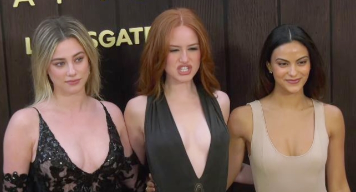 مادلين بيتش تضع مصورة في موقف محرج