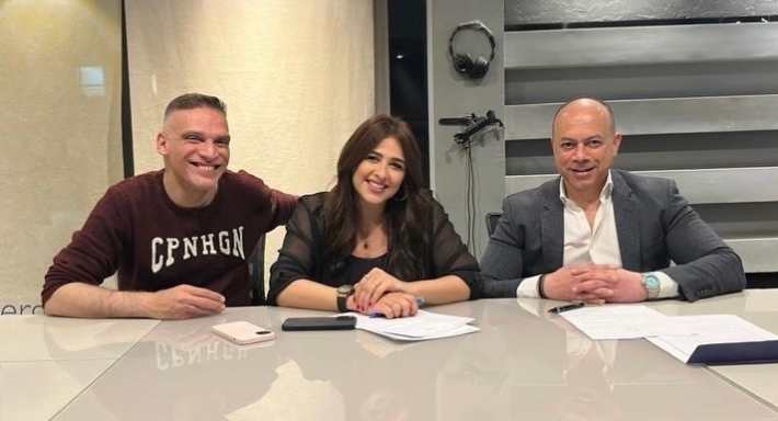 ياسمين عبد العزيز تتعاقد على مسلسلها لرمضان 2025