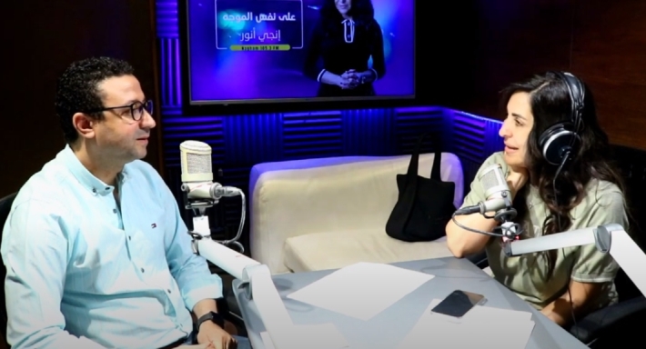 الناقد محمد عبد الخالق وإنجي أنور