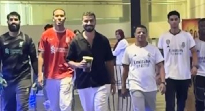 محمد أنور وأشباه نجوم العالم