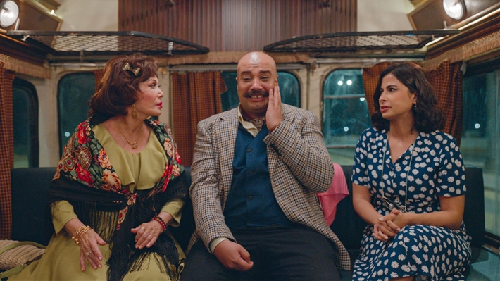 روبي وحاتم صلاح ولبلبة في مشهد من فيلم عصابة الماكس