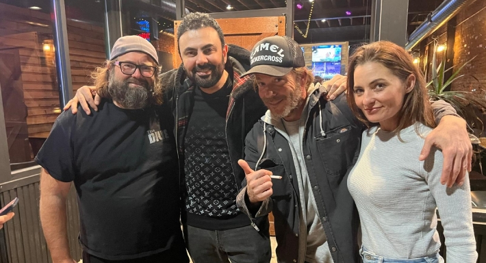 محمد كريم في كواليس تصوير The Gunslingers