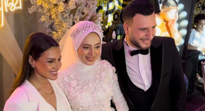 كارمن سليمان تفاجئ أحد متابعيها بحضور حفل زفافه