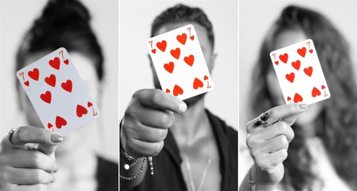 منة شلبي وكريم فهمي وأسماء جلال