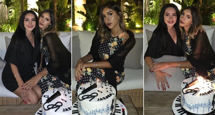 إنجي علاء وابنتها