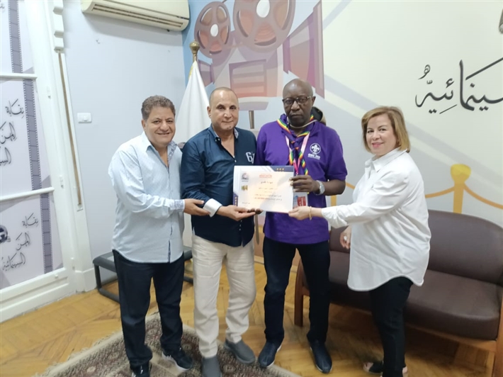 نقابة السينمائيين واتحاد الفنانين العرب يرك الناقد السينغالي نجيب سانيا