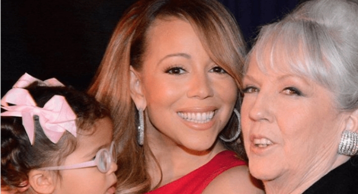 ماريا كاري ووالدتها باتريشيا