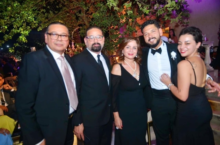 إلهام صفي الدين ومحمود شاهين وإلهام شاهين وأمير شاهين في حفل الزفاف