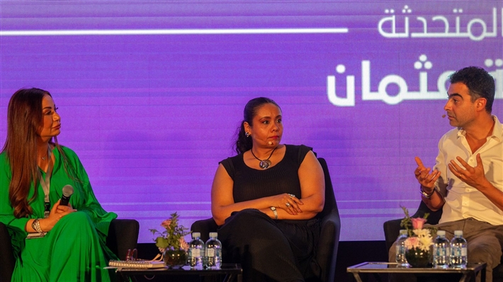 هشام نزيه مع الإعلامية البحرينية بروين حبيب والمونتيرة هبة عثمان