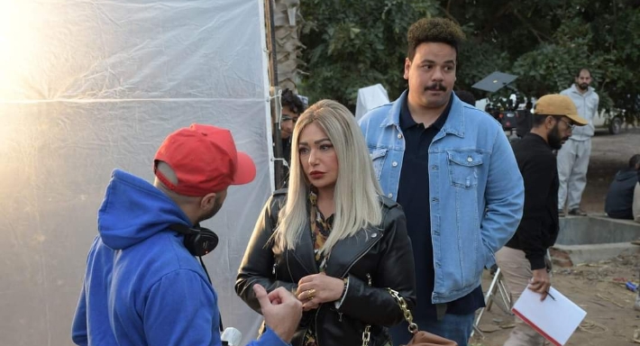 ليلى علوي ومصطفى غريب في كواليس فيلم (المستريحة)