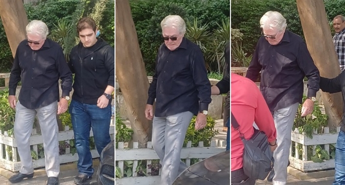 حسين فهمي يبكي أثناء تشييع شقيقه الراحل مصطفى فهمي