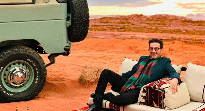 أحمد حلمي أثناء زيارته لاستوديوهات الحصن