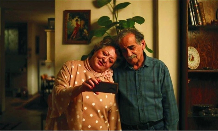 من الفيلم الإيرانى (كعكتى المفضلة) الذي عرض في مهرجان القاهرة السينمائي الـ45