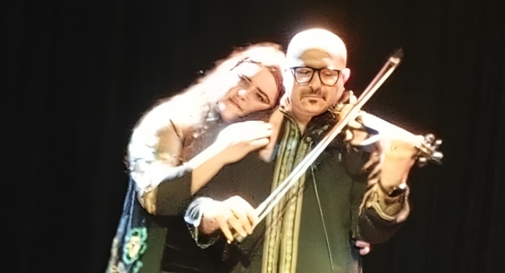 ناندا محمد ومحمد سامي في العرض المسرحي (بندور على الحب)