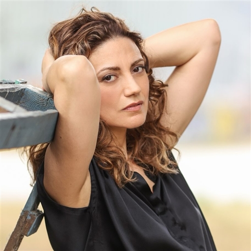 حقيقة الصورة المنتشرة لوالدة مونيكا بيلوتشي